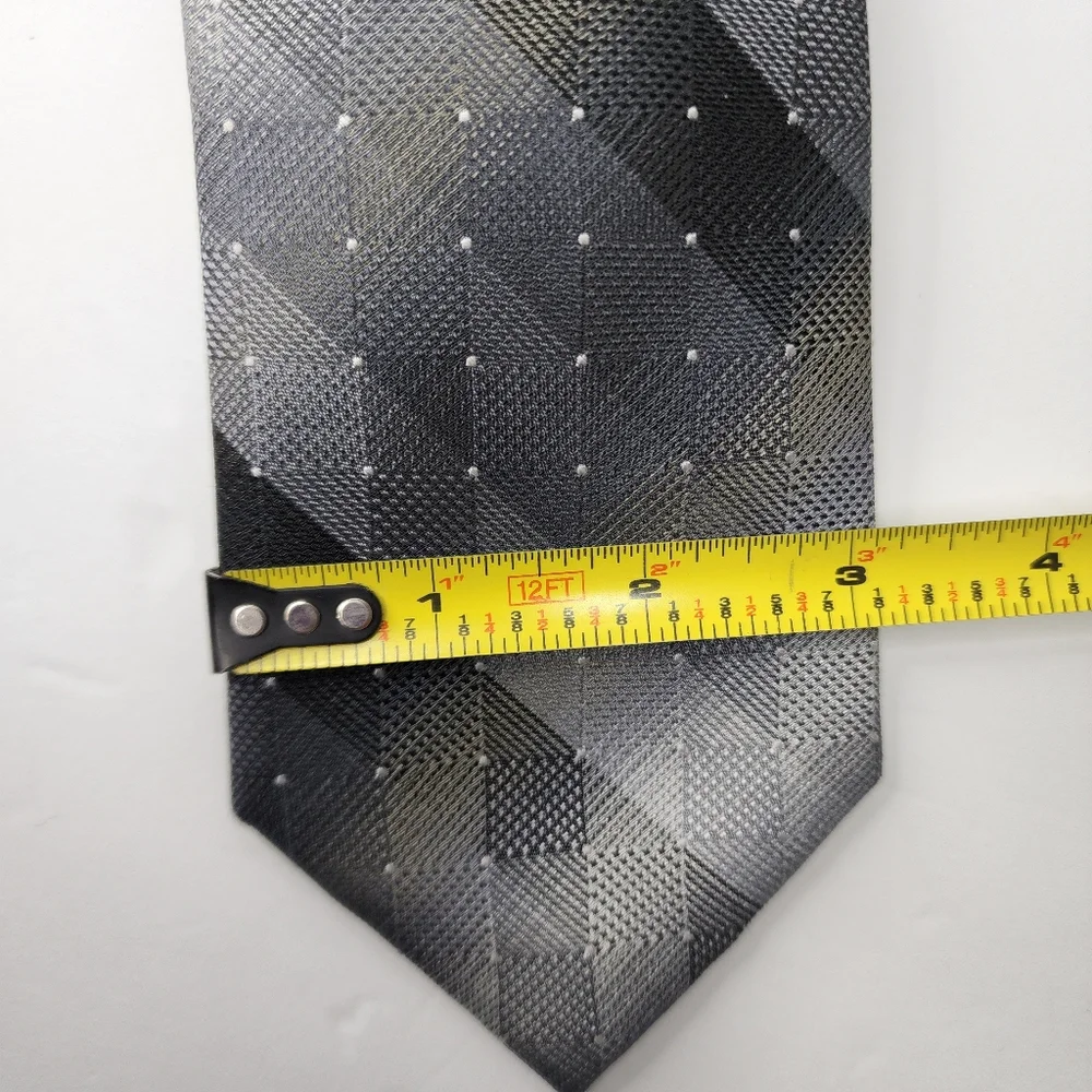 VAN HEUSEN Black Tie.